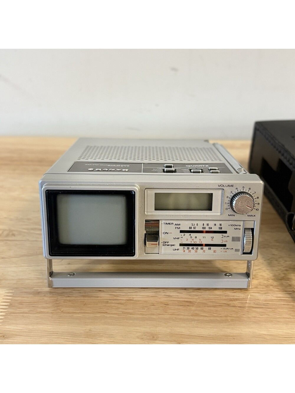 VTG 1980 Sanyo Model TPM 2175, 2" Transistor Micro TV, Radio with Clock Tested